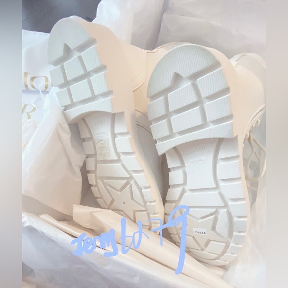 Dior Elegant Boots - Picture 8 of 12